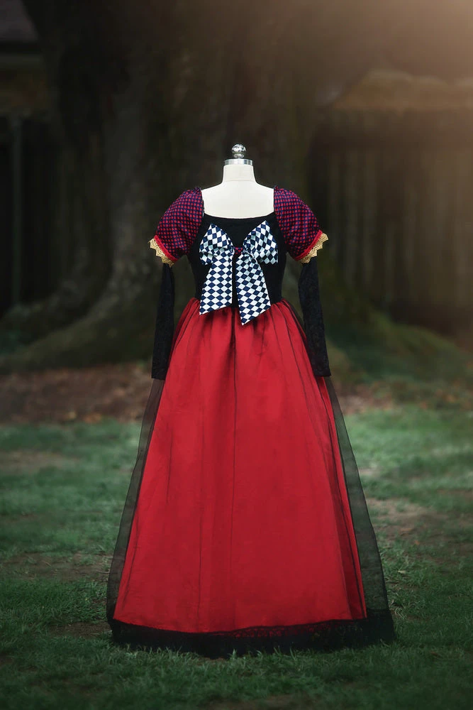 QUEEN OF MY HEART GOWN FOR WOMEN - Image 3