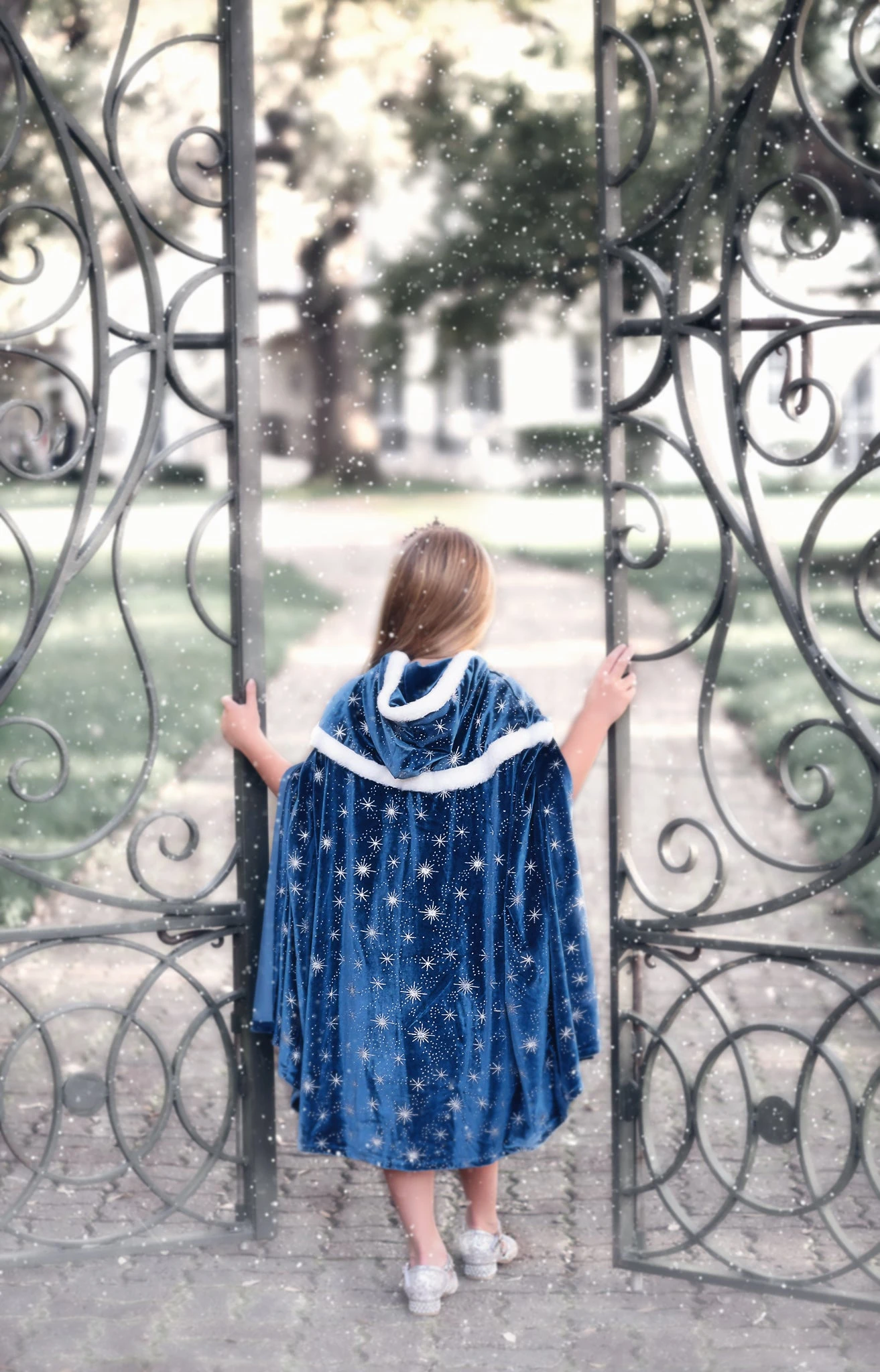 SNOW QUEEN CAPE - Image 2