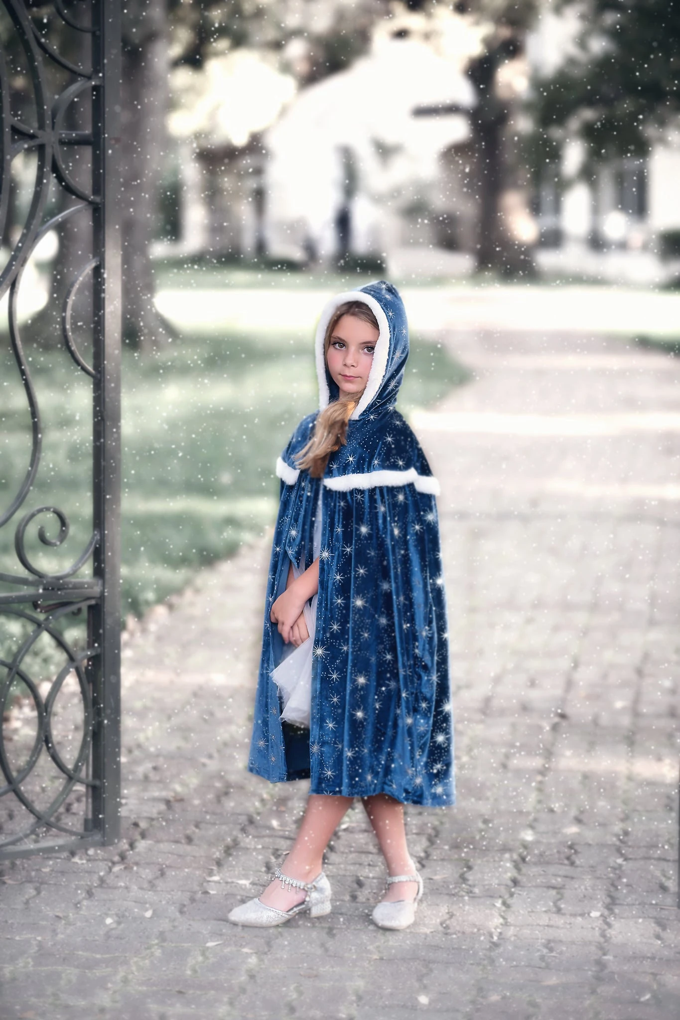 SNOW QUEEN CAPE - Image 3