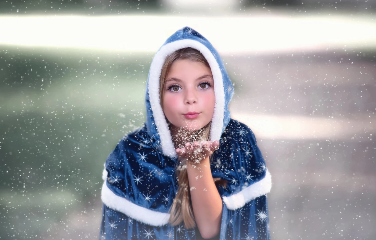 SNOW QUEEN CAPE - Image 4